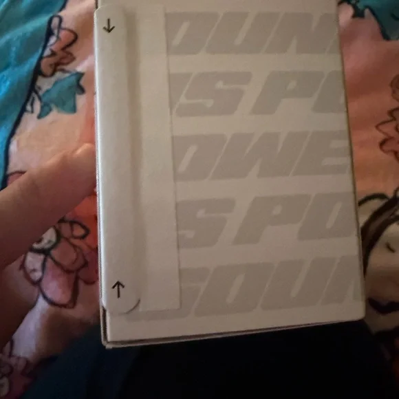 Bose SoundLink Portable Speaker in Pink - Picture 3 of 4